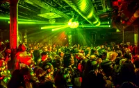 Überfüllte Nachtclubszene