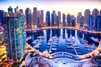Dubai Marina in der Abenddämmerung