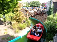 Theme park water ride