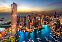 Lo skyline di Dubai al tramonto