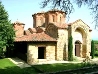 Exterior de un antiguo monasterio