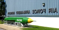Exposição de mísseis no museu
