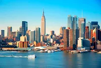 Lo skyline di New York e il fiume